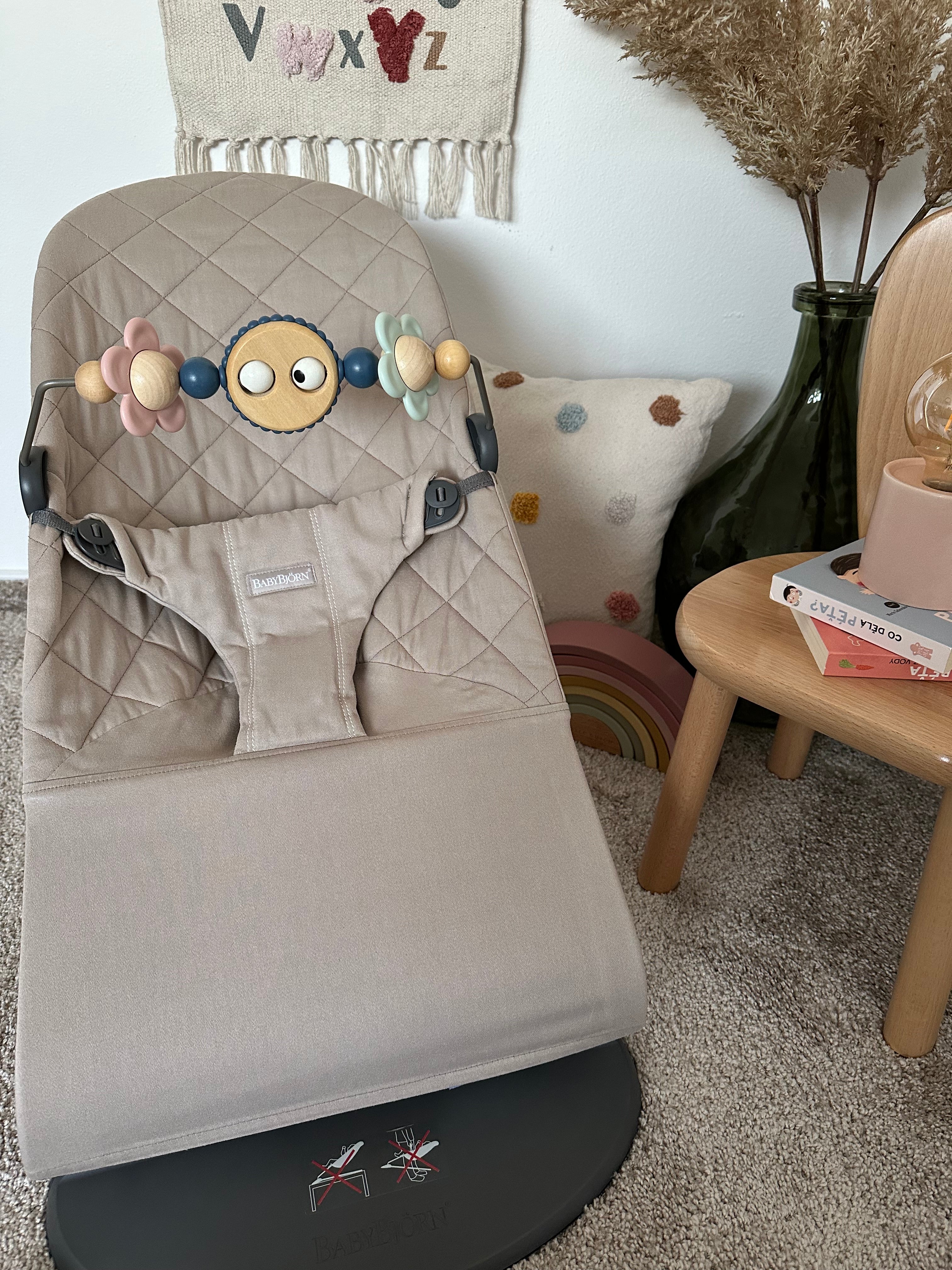 BabyBjörn hrazdička Googly Eyes Pastel