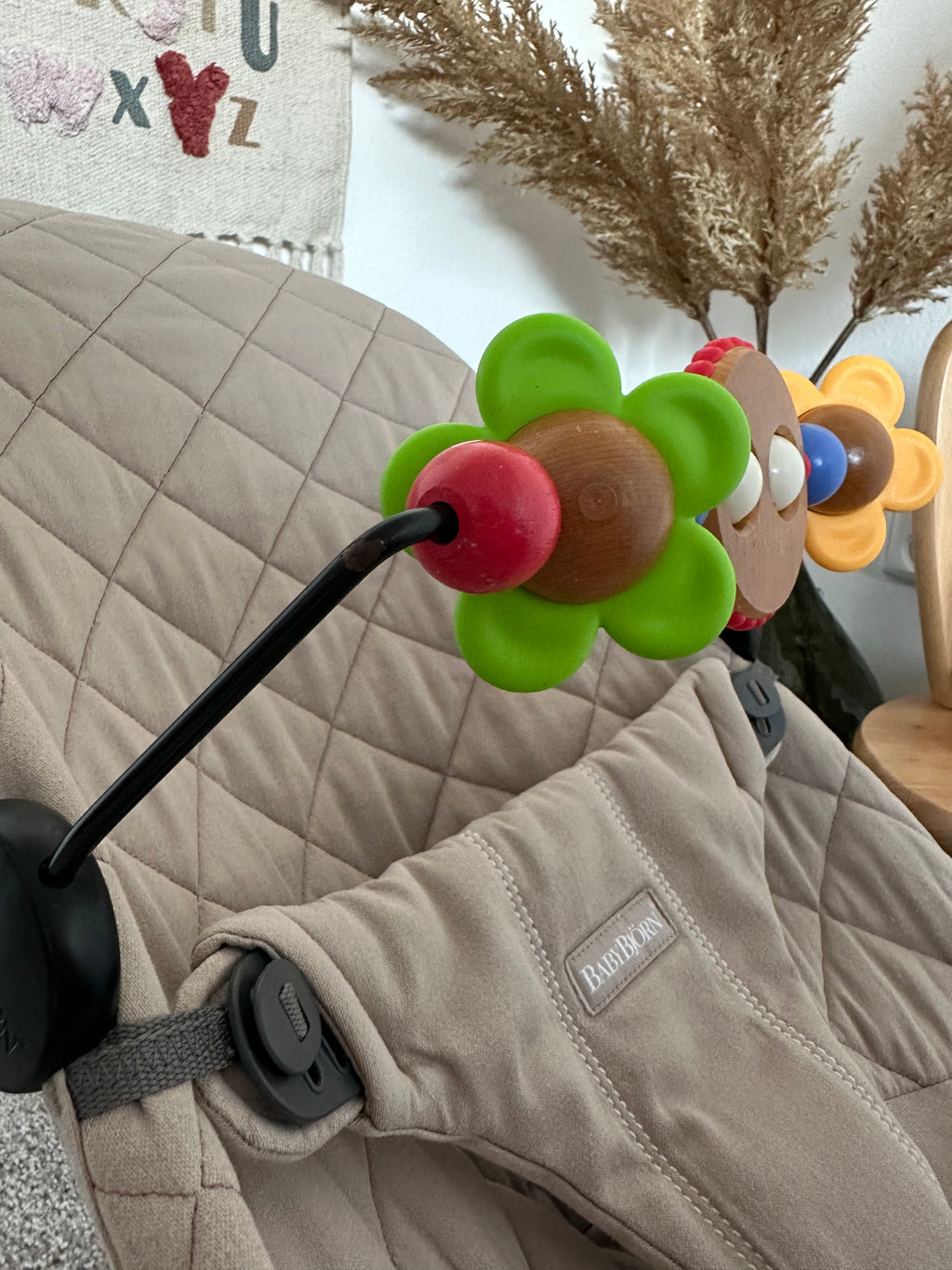 BabyBjörn hrazdička Googly Eyes Color (V)