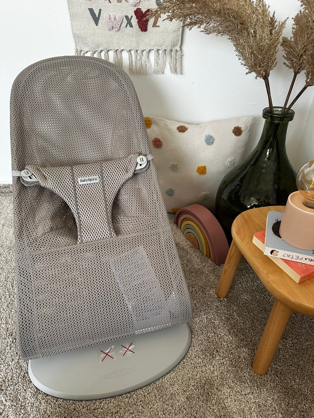 BabyBjörn lehátko Bliss Soft Mesh Grey Beige