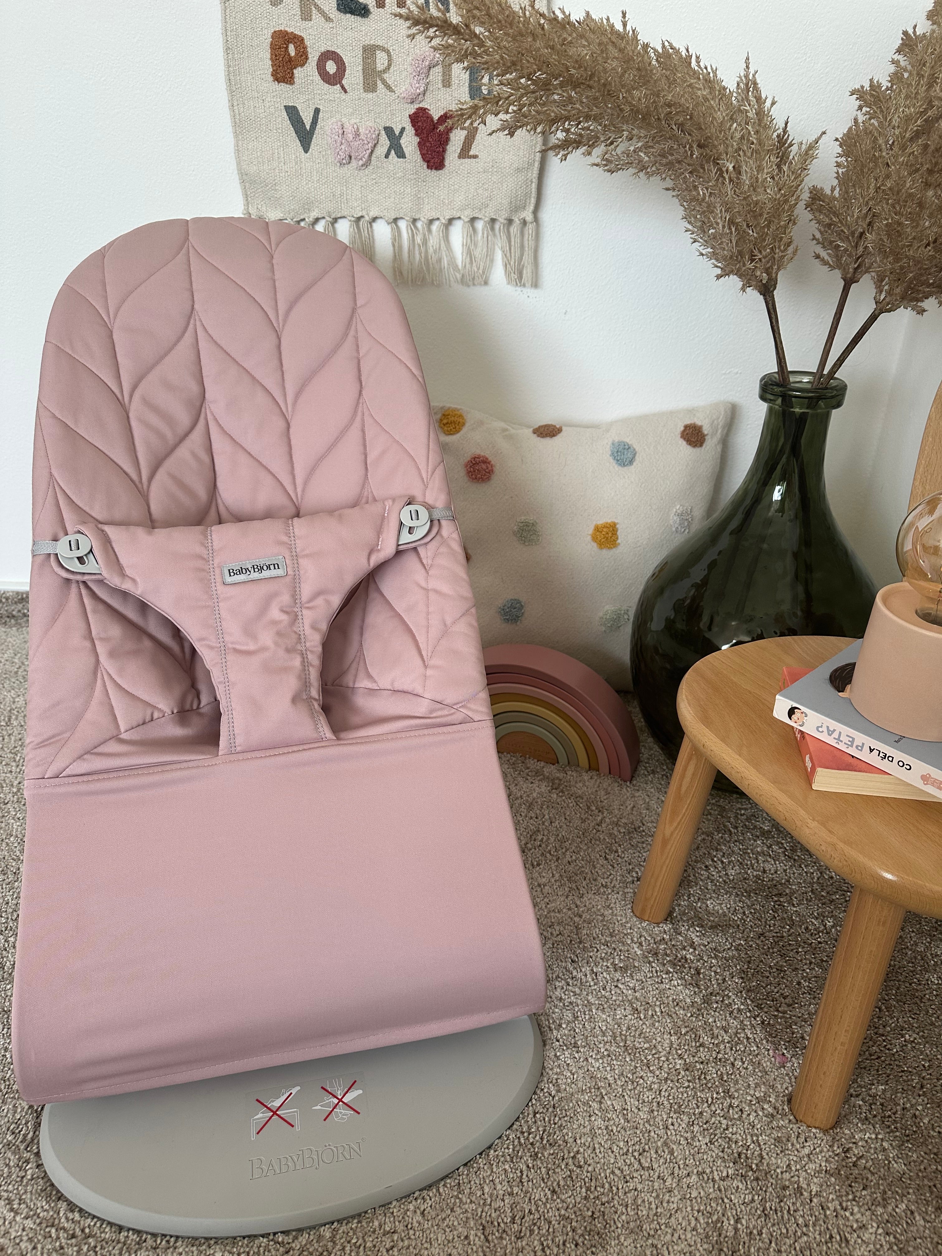 BabyBjörn lehátko Bliss Woven Petal Dusty Pink