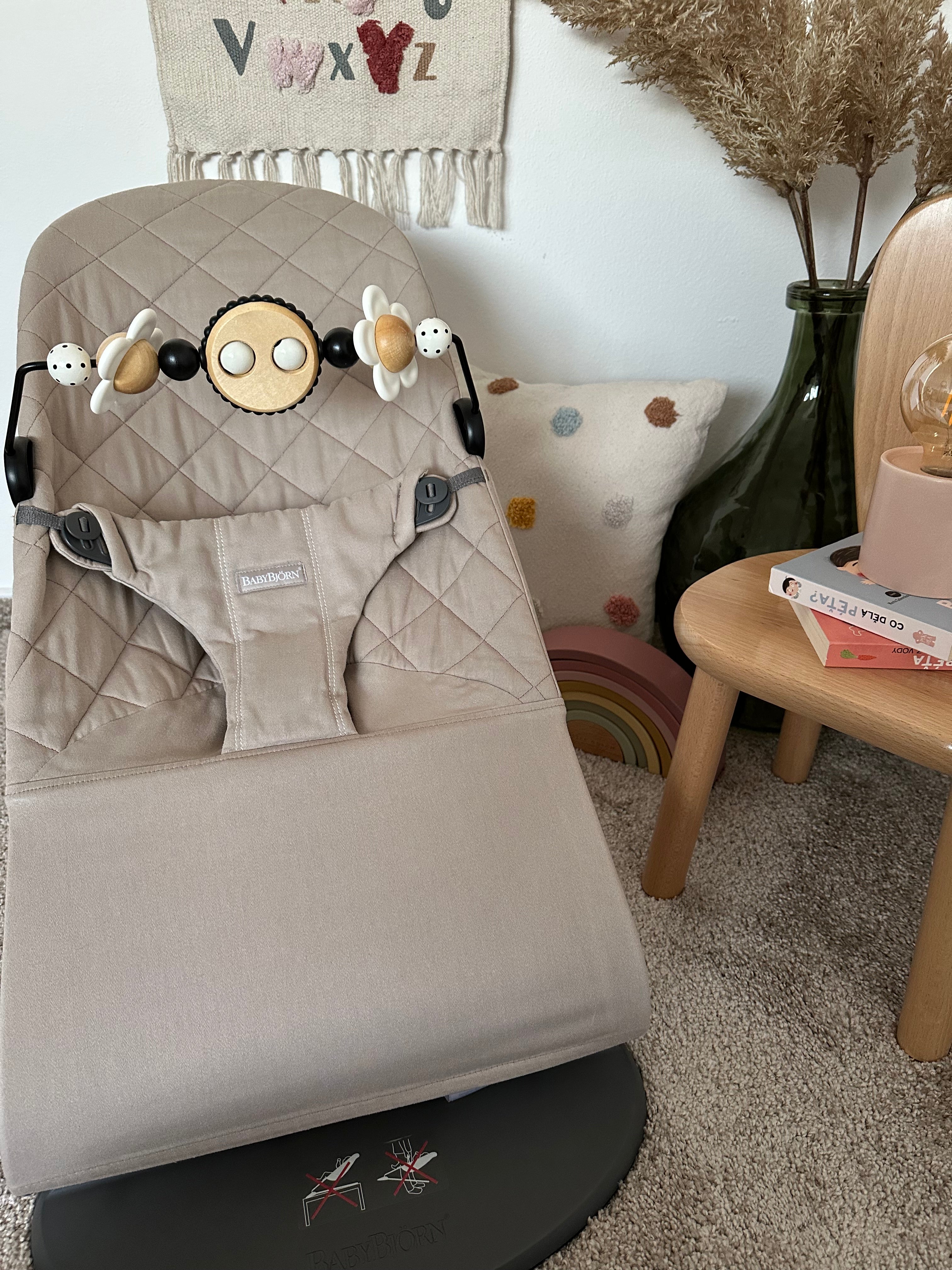 BabyBjörn hrazdička Googly Eyes Black&White