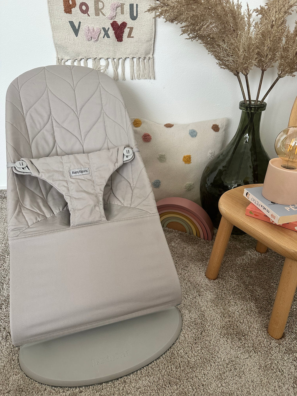 BabyBjörn lehátko Bliss Woven Petal Sand Grey