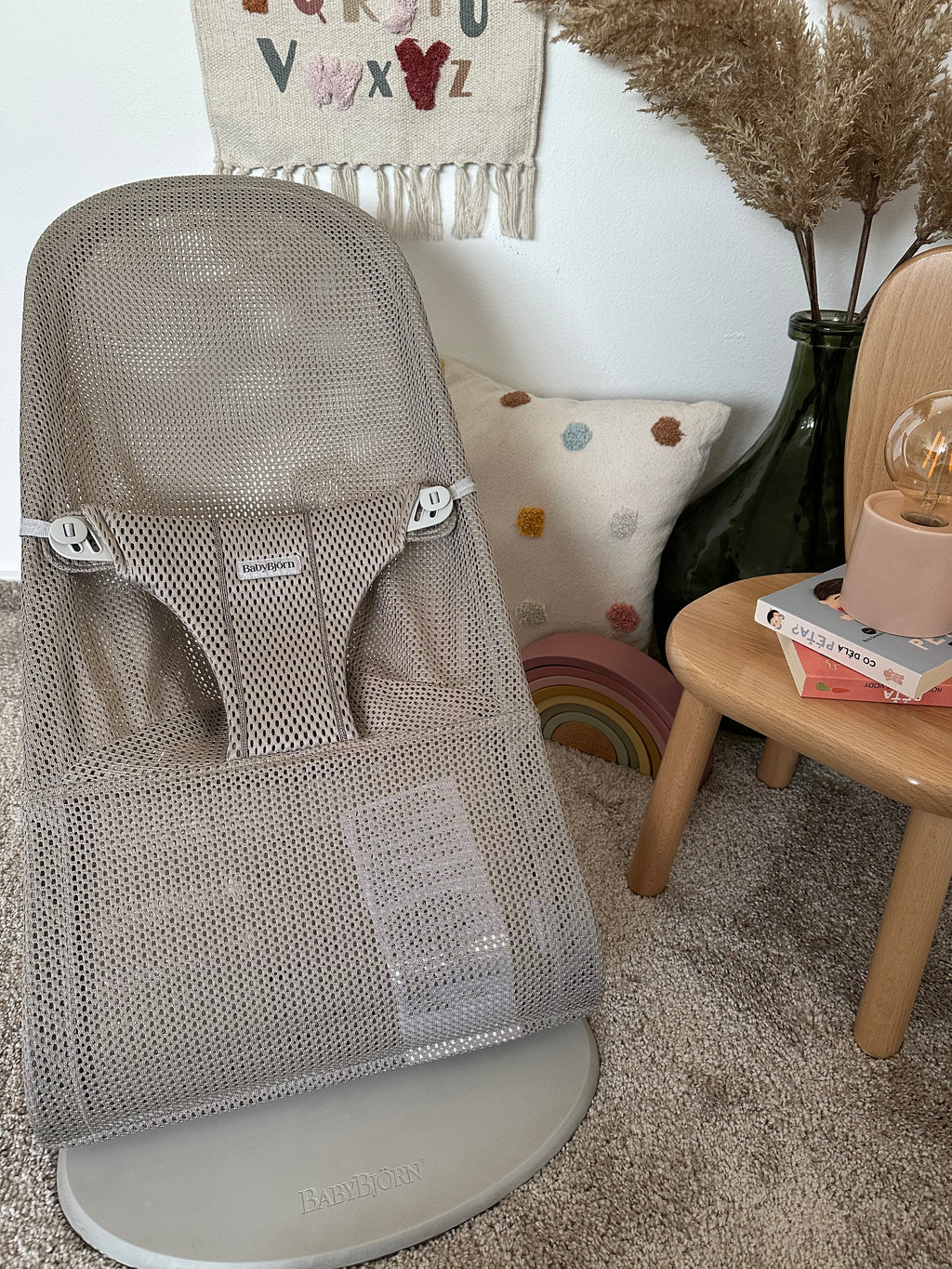 BabyBjörn lehátko Bliss Soft Mesh Beige