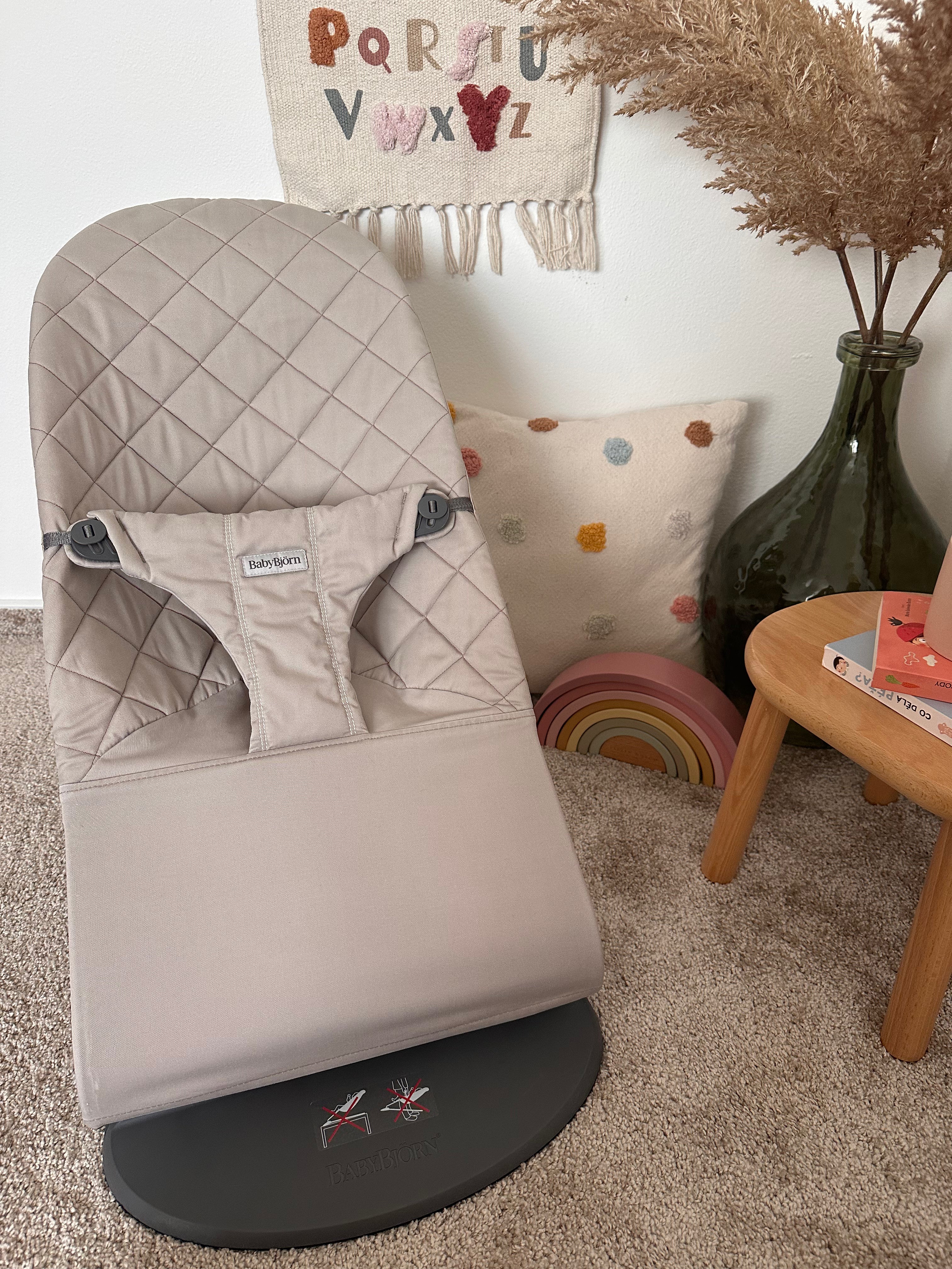 BabyBjörn lehátko Bliss Woven Sand Grey