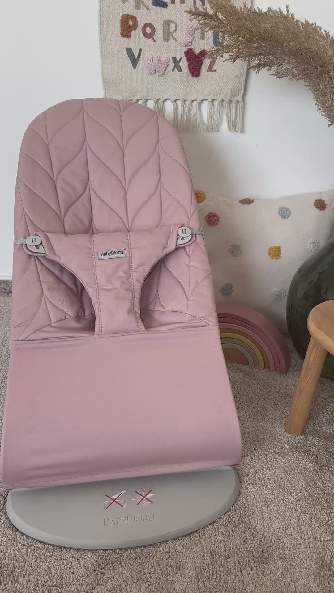 BabyBjörn lehátko Bliss Woven Petal Dusty Pink