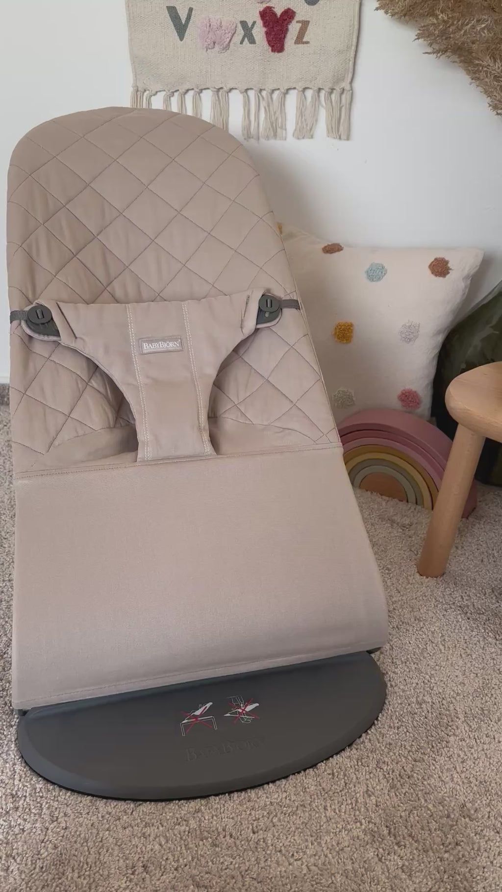 BabyBjörn lehátko Bliss Woven Sand Grey