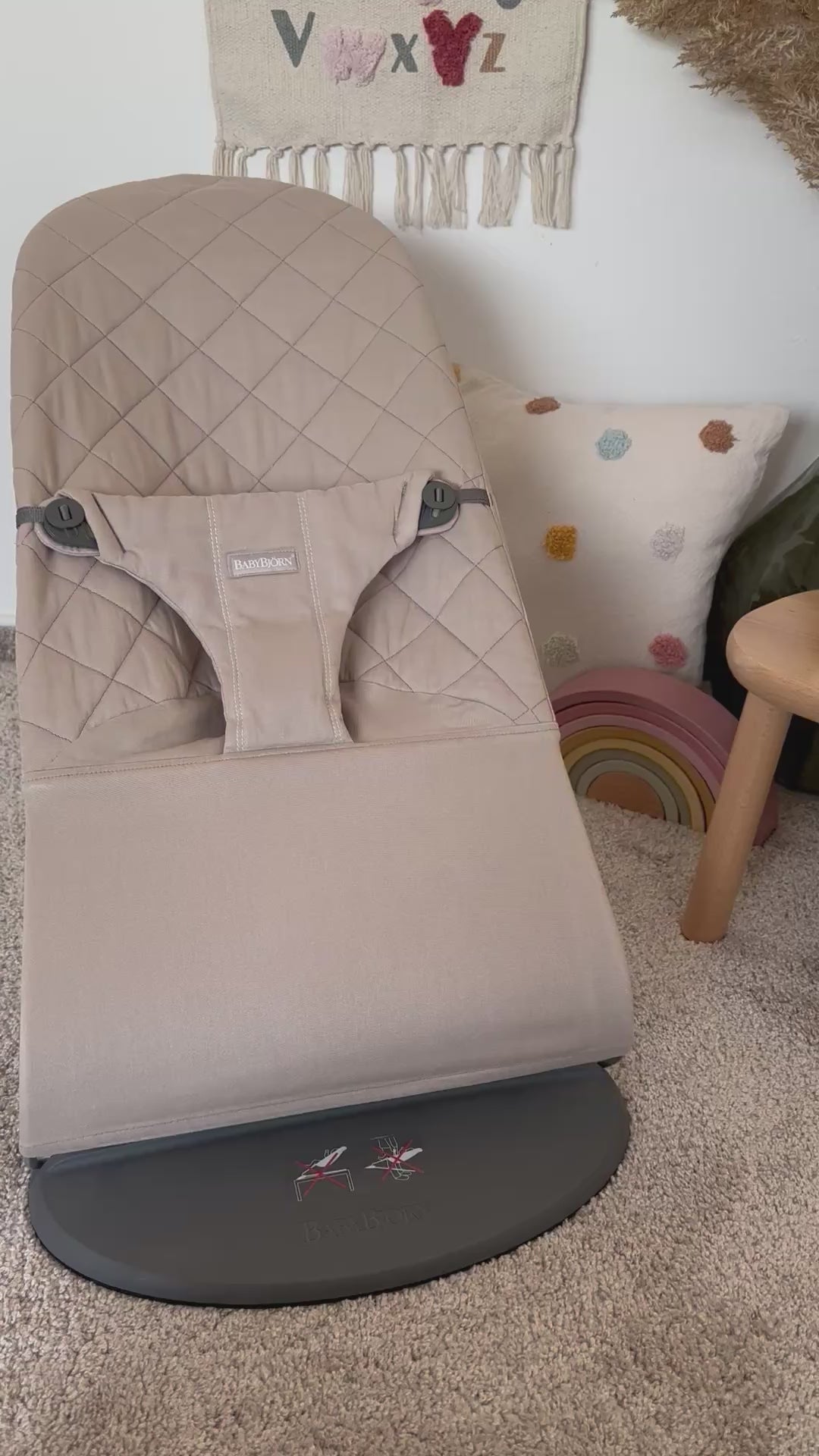 BabyBjörn lehátko Bliss Woven Sand Grey