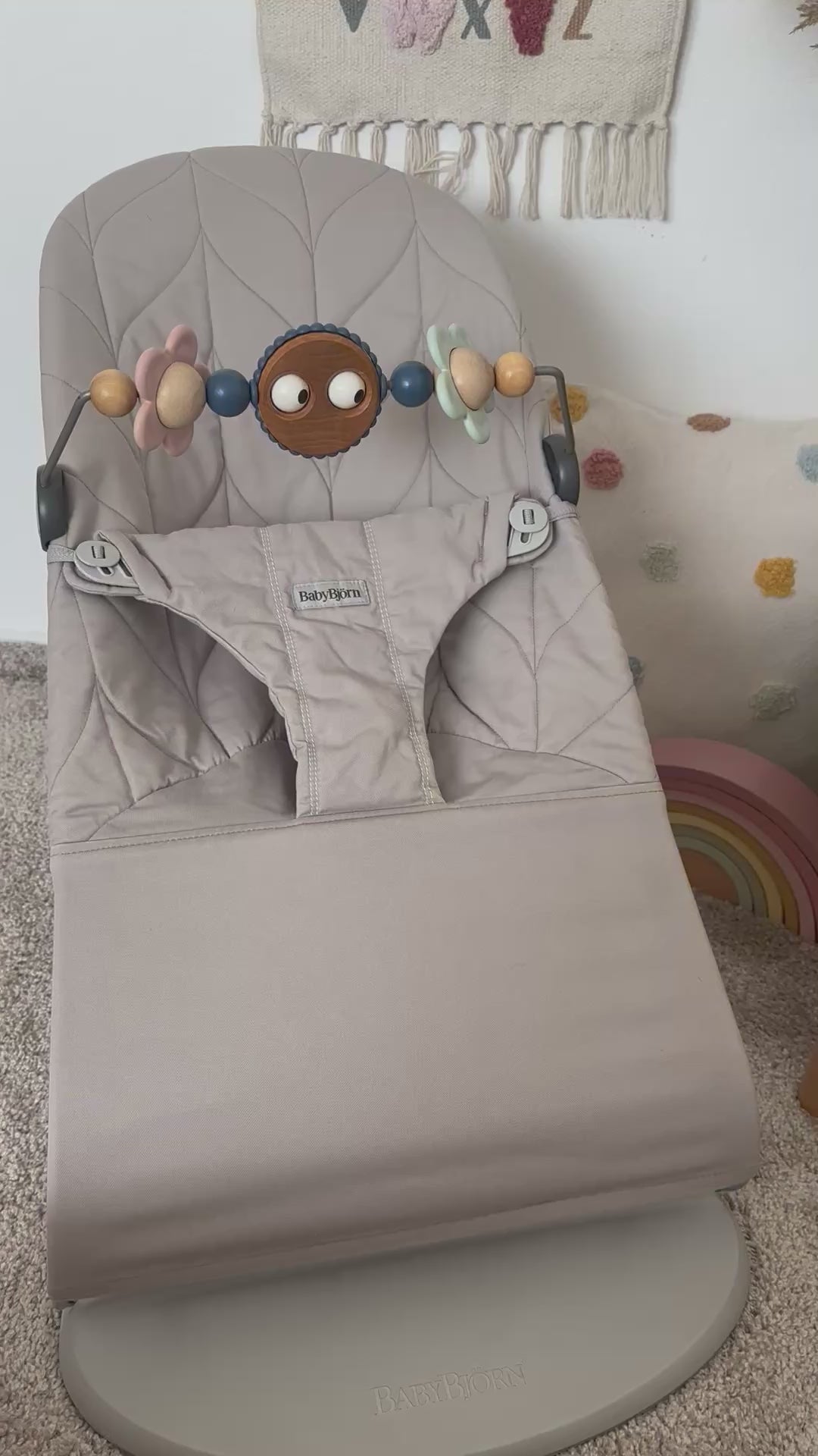 BabyBjörn hrazdička Googly Eyes Pastel