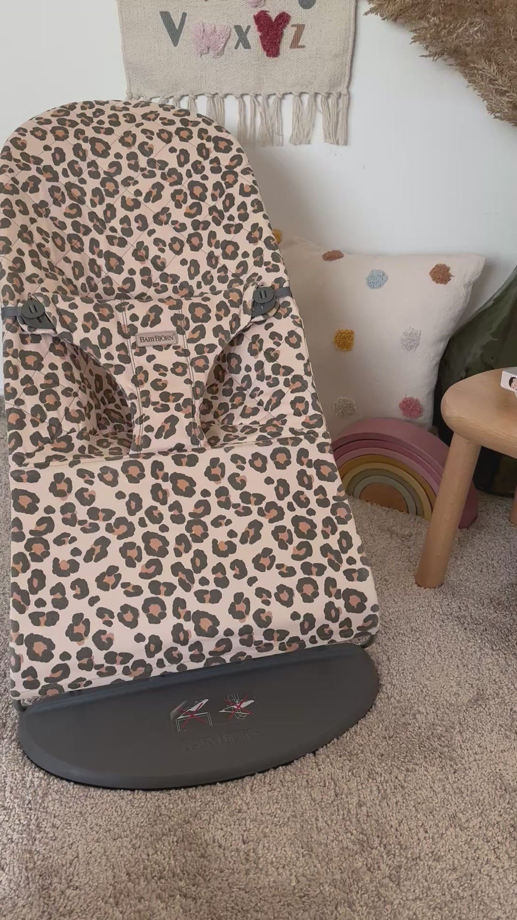 BabyBjörn lehátko Bliss Woven Leopard