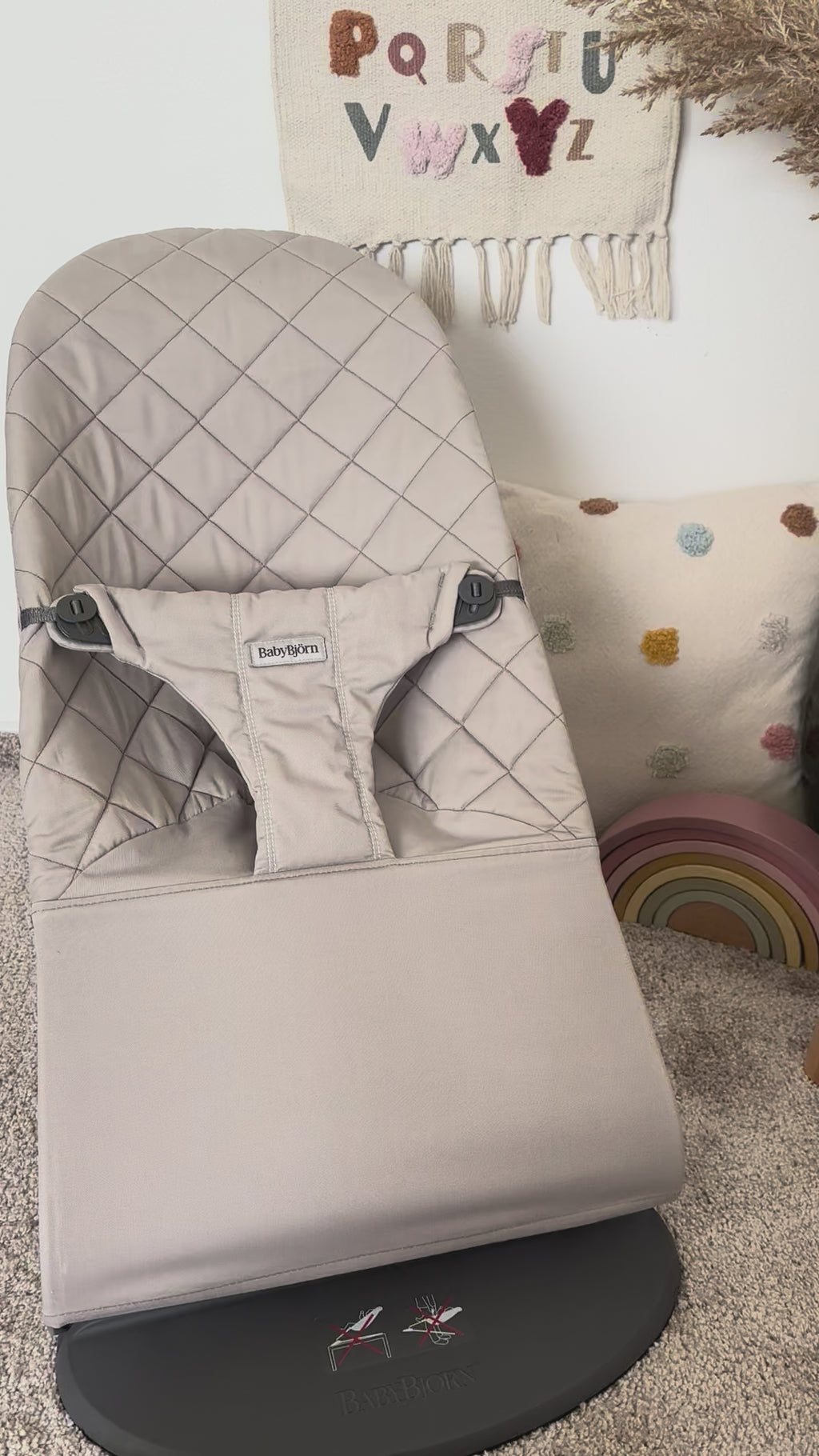 BabyBjörn lehátko Bliss Woven Sand Grey