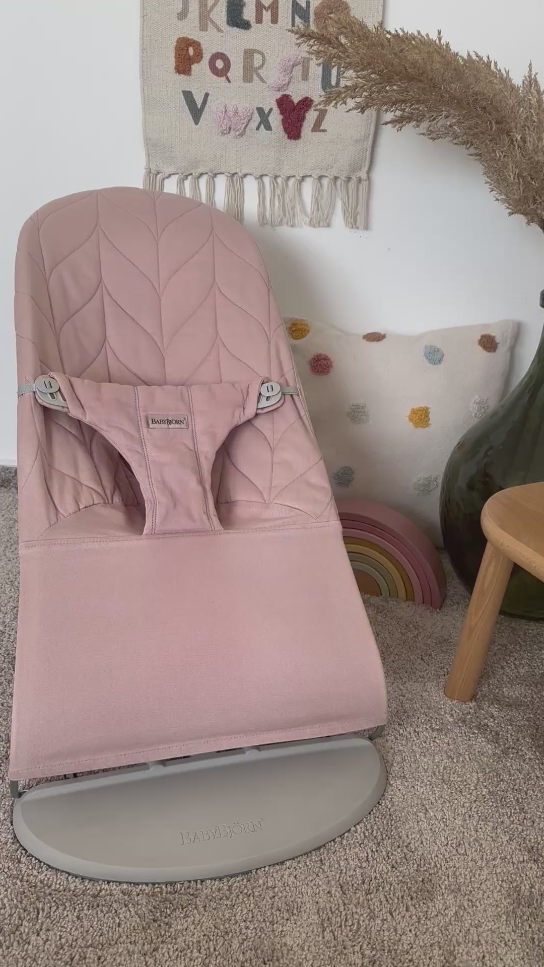 BabyBjörn lehátko Bliss Woven Petal Dusty Pink