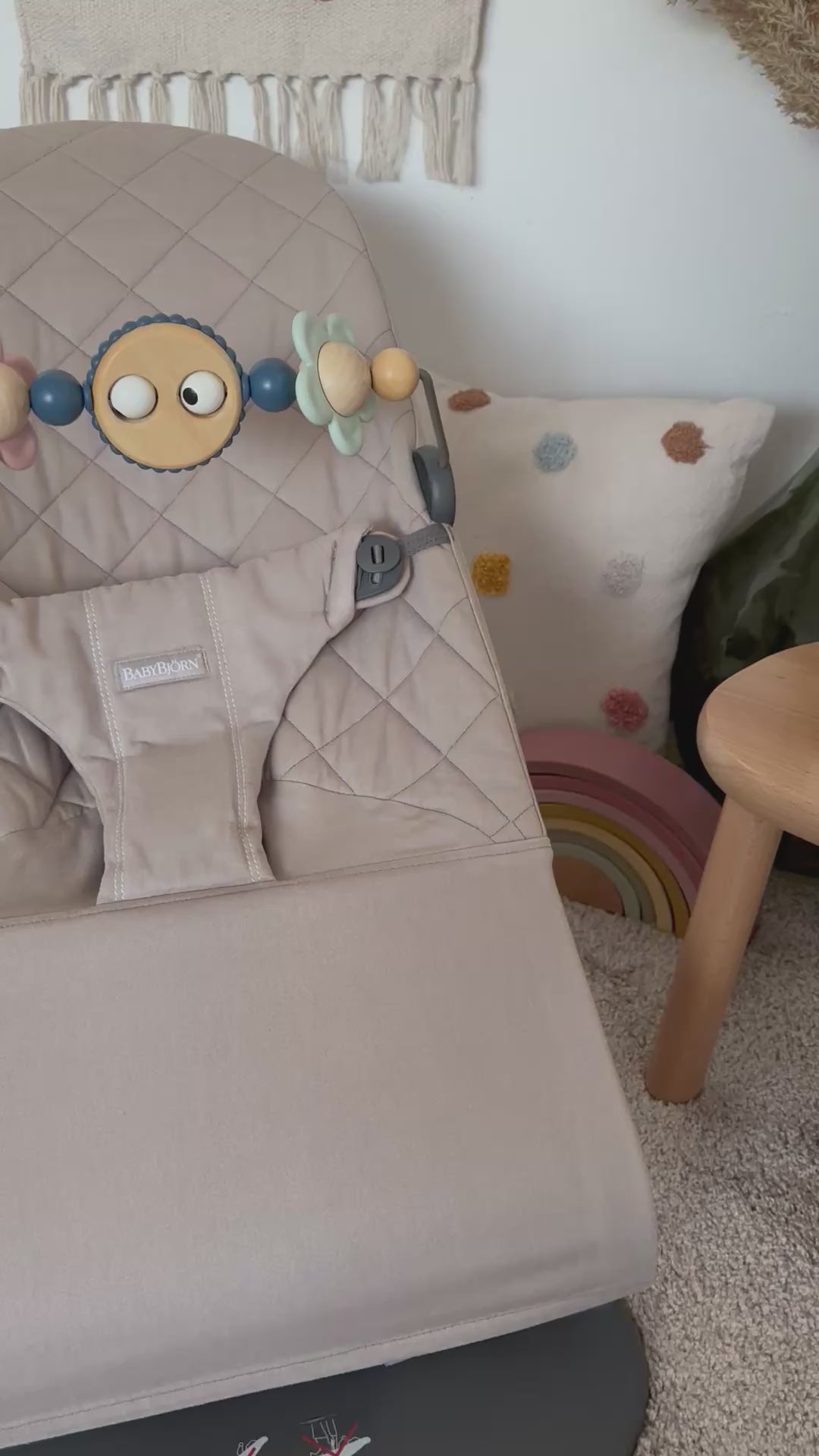 BabyBjörn hrazdička Googly Eyes Pastel