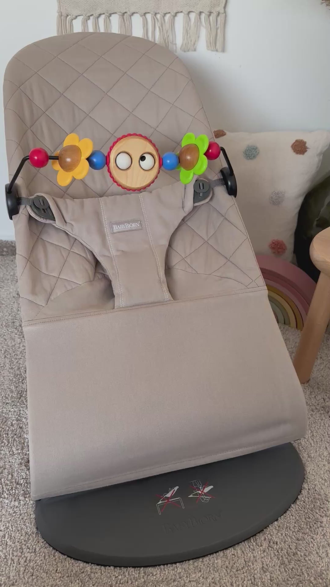 BabyBjörn hrazdička Googly Eyes Color (Z)