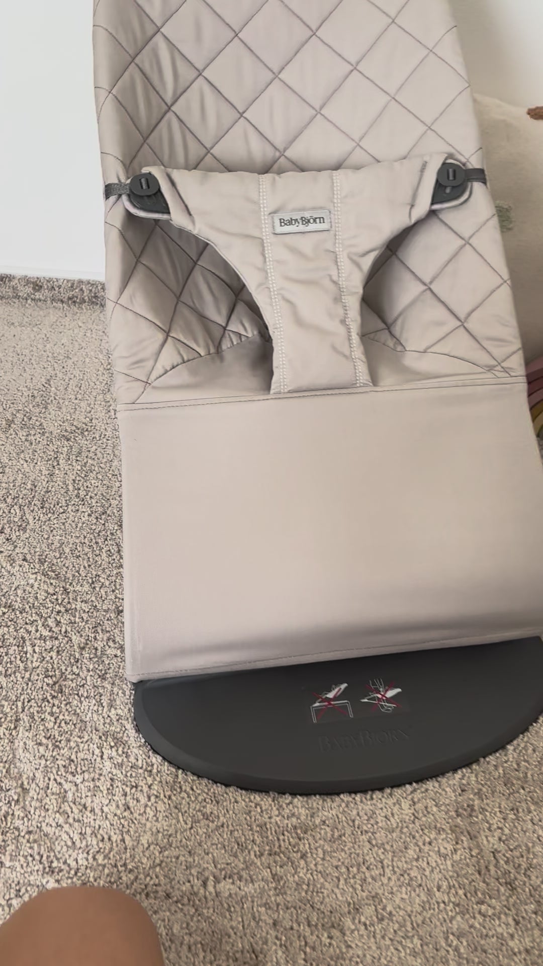 BabyBjörn lehátko Bliss Woven Sand Grey