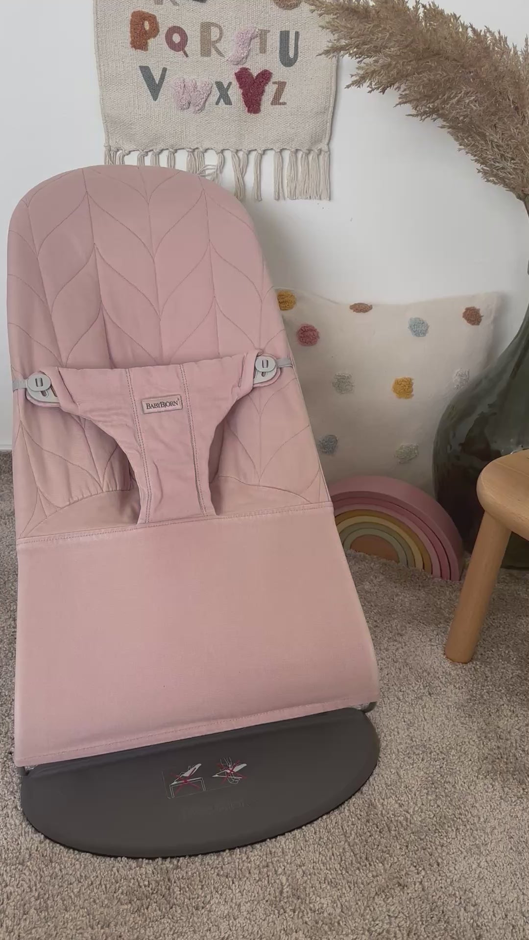 BabyBjörn lehátko Bliss Woven Petal Dusty Pink