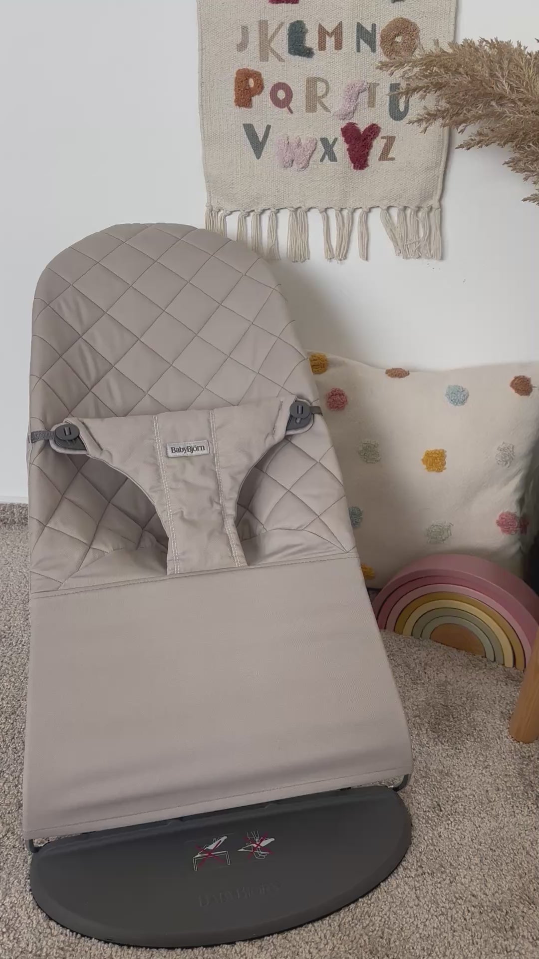 BabyBjörn lehátko Bliss Woven Sand Grey