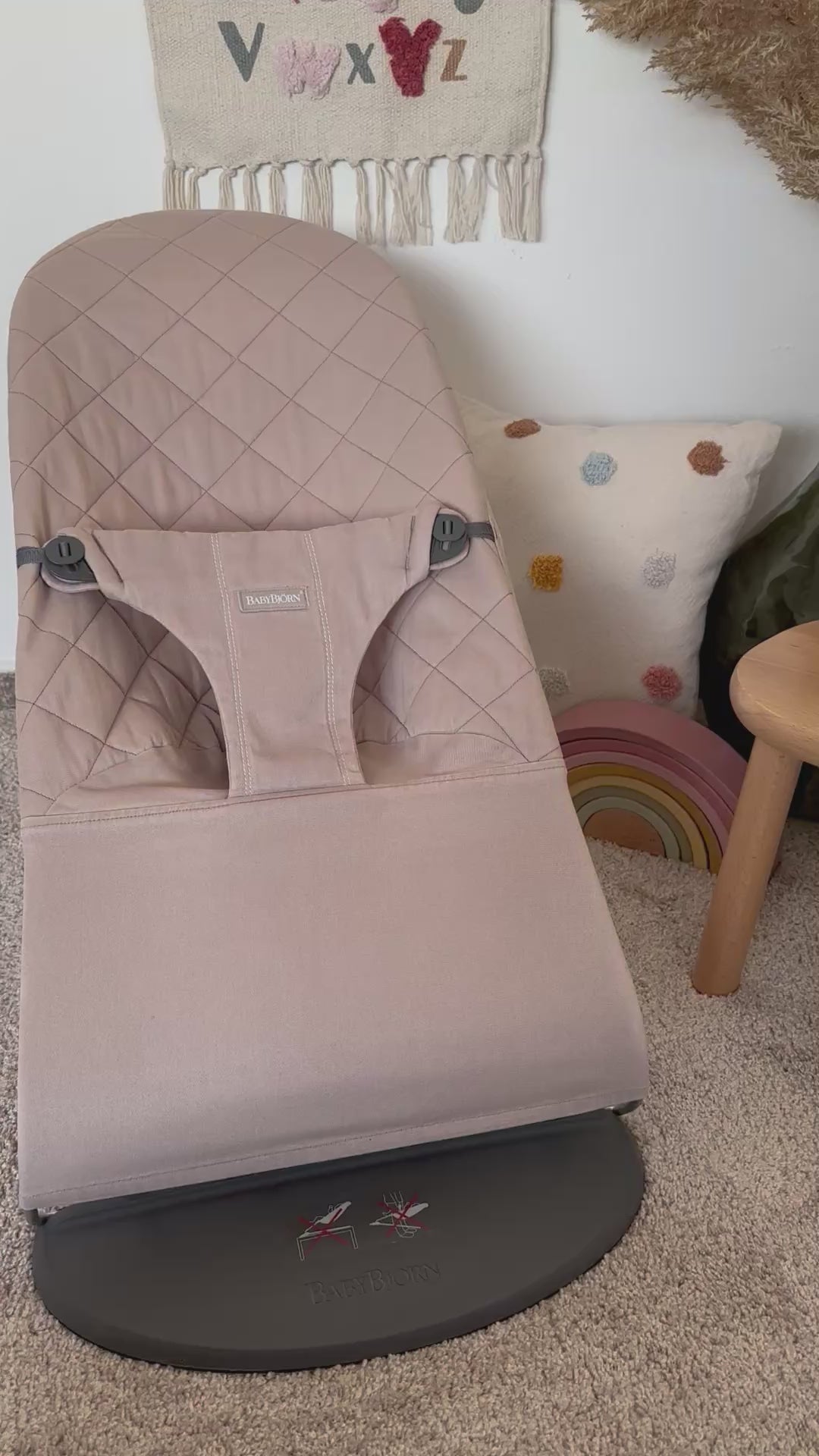 BabyBjörn lehátko Bliss Woven Sand Grey